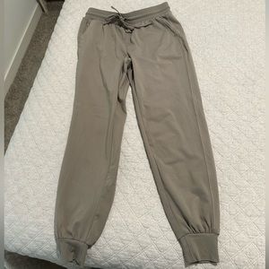 Rachel Zoe soft workout or lounge joggers - grey/taupe color - size small - nwot
